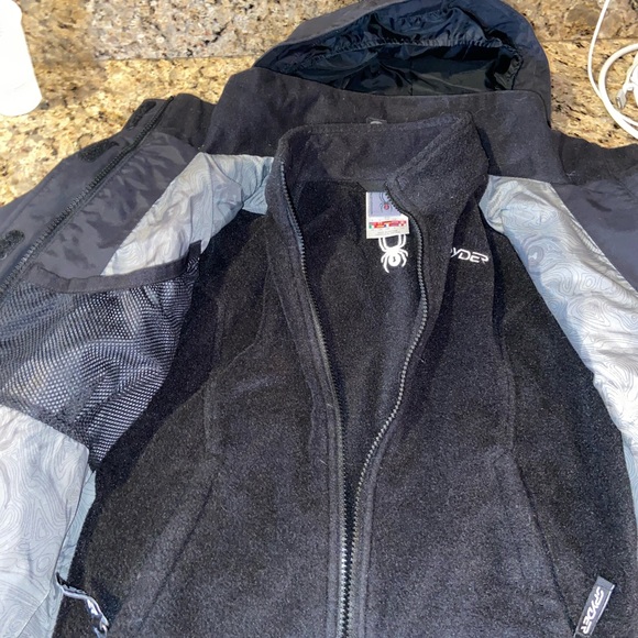 Spyder winter coat for ski or snow - Picture 8 of 8